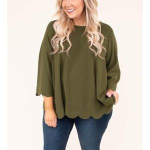 Chic Soul scallop trim top!